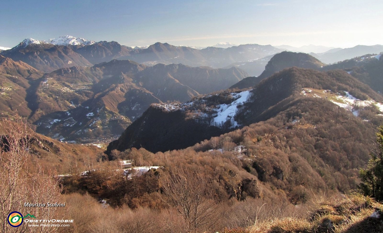 12 Panorama verso la Valle Brembana....JPG